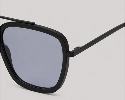 CAPRI PRETO / ÁGUA